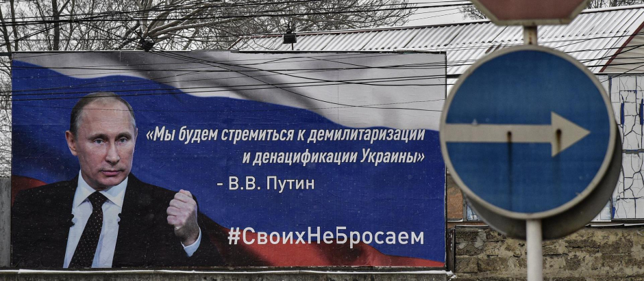Un cartel de Vladimir Putin en Crimea (Ucrania)