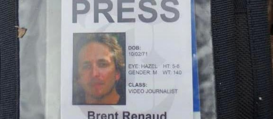 Carné de prensa de Brent Renaud, ex periodista de New York Times