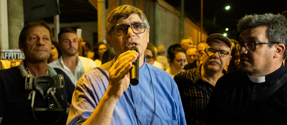 Parish priest of Caivano, a comune in province of Naples, father Maurizio Patriciello speaks during a rally in Lusciano, near Caserta, on August 26, 2019 to protest against the abandonment and burning of toxic waste. Citizens and environmental committees have been denouncing for years these criminal acts perpetrate in the area between the provinces of Naples and Caserta called "Terra dei Fuochi" (Land of Fires), because there are buried and burned toxic and special waste endangering people's health. (Photo by ELIANO IMPERATO / Controluce / Controluce/AFP)