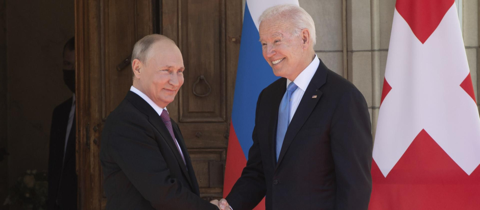El presidente Joe Biden y el presidente ruso Vladimir Putin