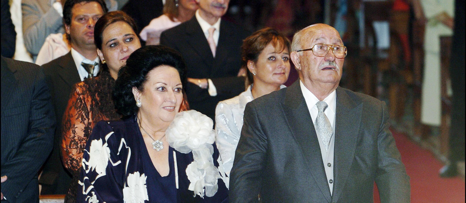 Bernabé Martí y Monserrat Caballé, en la boda de su hija