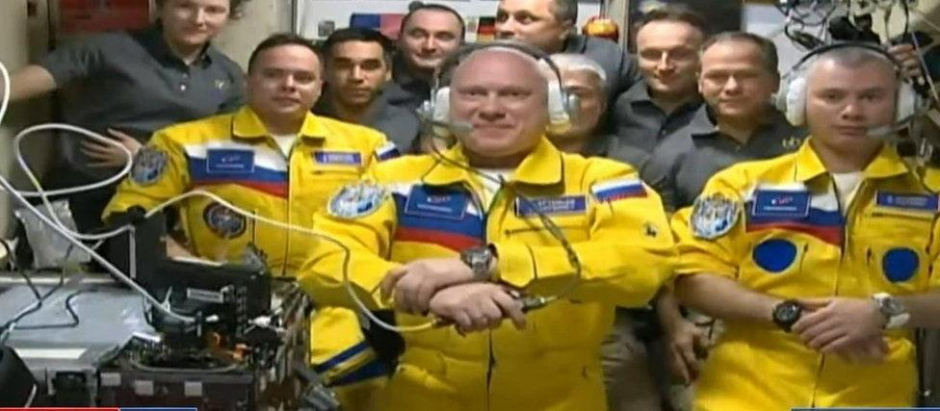 Los cosmonautas rusos recién llegados a la Estación Espacial Internacional