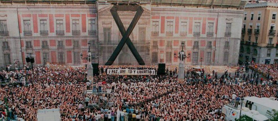 solo en Madrid hubo 1.500.000 manifestantes para pedir el fin de ETA tras el asesinato del concejal del Partido Popular en Ermua, Miguel Ángel Blanco.