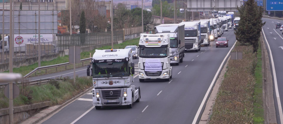 Varios camiones en Cantabria.