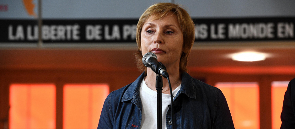 La periodista rusa Zhanna Agalakova, durante una rueda de prensa en la sede de Reporteros Sin Fronteras en París, el pasado 22 de marzo