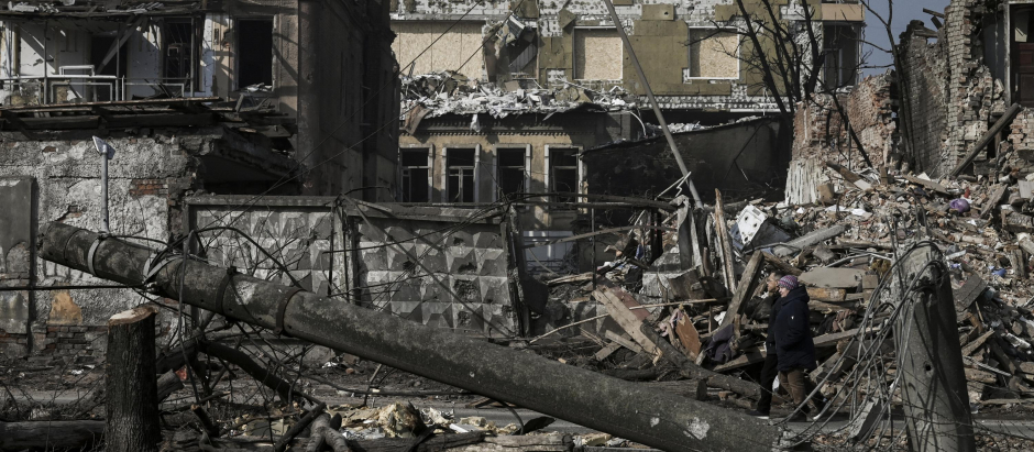 Edificio de viviendas destruido por los bombardeos rusos en Kharkiv