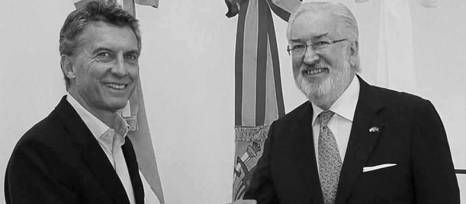 El expresidente Mauricio Macri, con el por entonces embajador de España en Argentina, Estanislao de Grandes