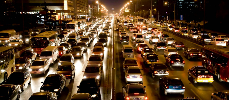 Atasco en la capital de China, donde hay apenas 83 vehículos por cada mil habitantes