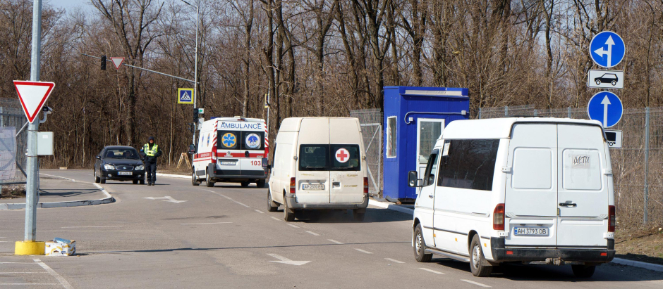 Un convoy de voluntarios lleva suministros para los civiles atrapados en Mariúpol (Archivo)