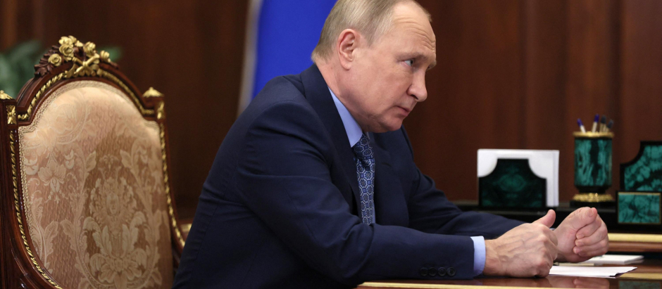 Vladimir Putin en su despacho del Kremlin