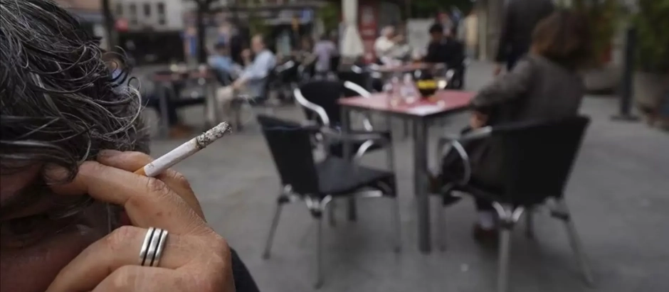 El principal objetivo será reducir el número de fumadores en España