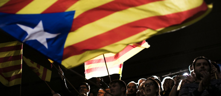 Manifestación en Cataluña en apoyo a los políticos catalanes condenados por sedición, Gerona, 2017