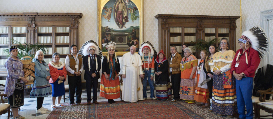 El Santo Padre, en su audiencia privada con la delegación indígena Primeras Naciones