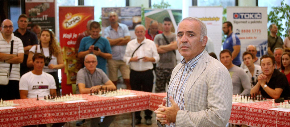 El ajedrecista ruso Garri Kaspárov, en un acto para fomentar el ajedrez en los colegios