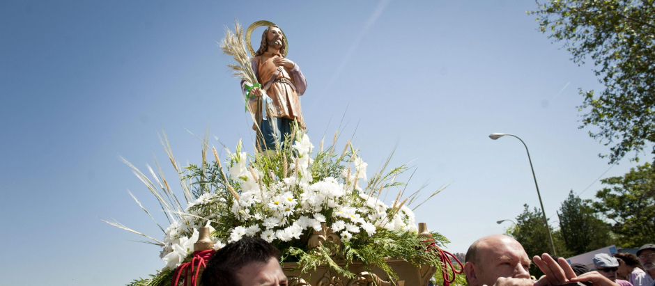 Procesión en la pradera de San Isidro en el día en que Madrid celebra la festividad de su patrón, San Isidro Labrador.