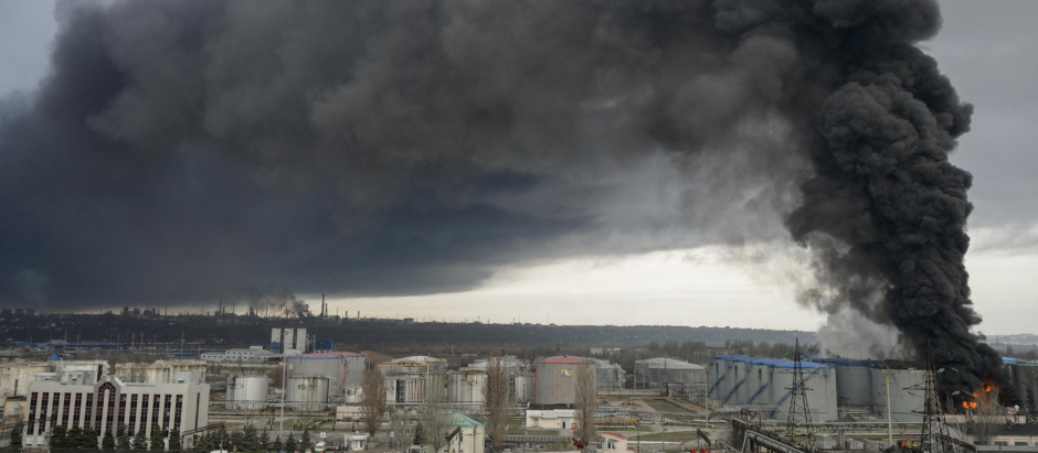 Refinería de Odesa Ucrania en llamas