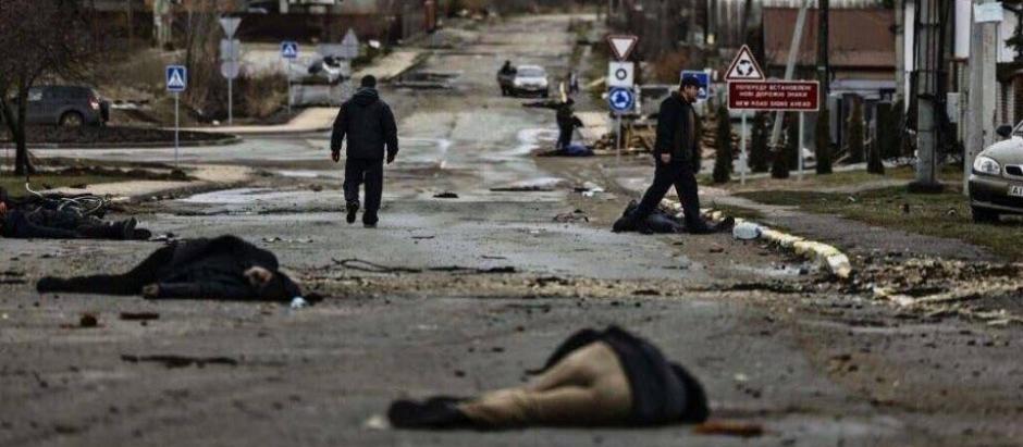 Cadáveres en las calles de la ciudad ucraniana de Bucha