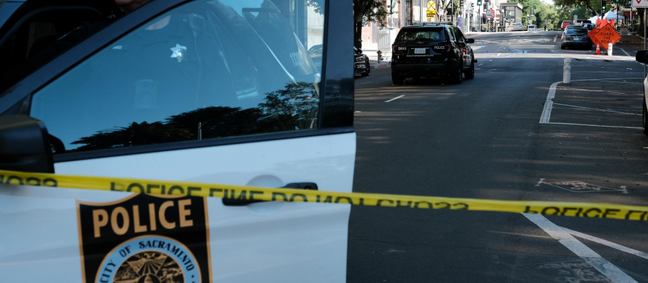 Un agente de Policía, en la escena del crimen del tiroteo del pasado 2 de abril en Sacramento, California