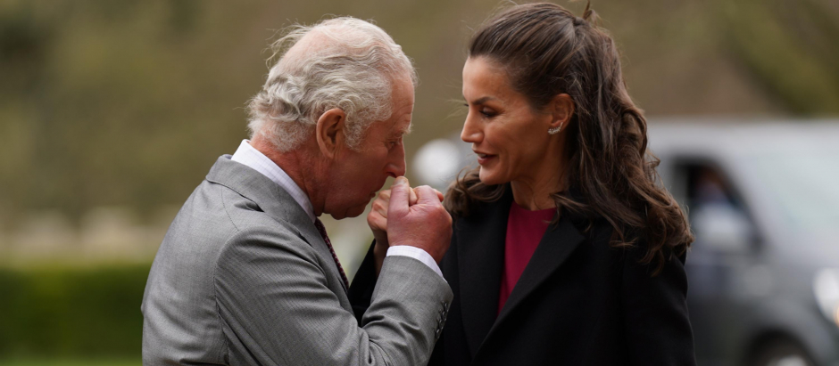 El Príncipe Carlos recibe a la Reina Letizia, en Auckland (condado de Durham)