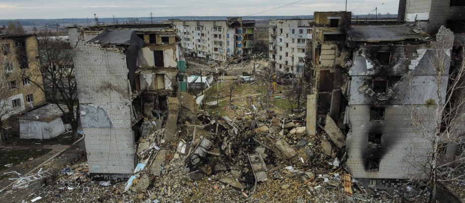 Edificio residencial destruido en la ciudad de Borodianka, al noroeste de Kiev