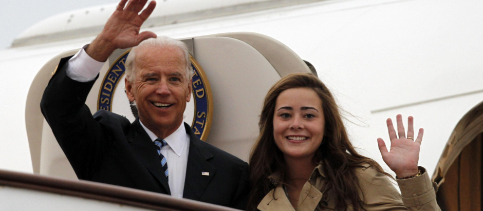 U.S. Vice President Joseph Biden, left, waves with his granddaughter Naomi Biden as they walk out from Air Force Two upon arrival at the airport in Beijing, China, Wednesday, Aug. 17, 2011. (AP Photo/Ng Han Guan, POOL)