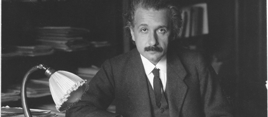 Albert Einstein en la Universidad de Berlín en 1920
