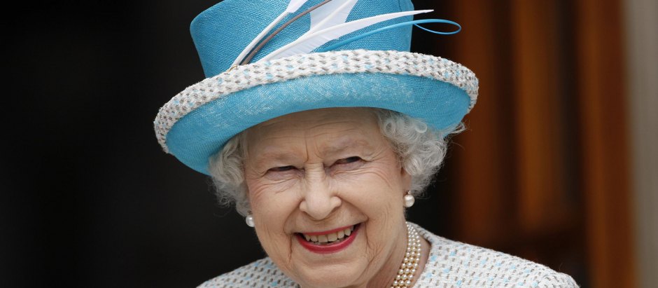 Britain's Queen Elizabeth II arrives at Government Buildings in Dublin,  Wednesday, May 18, 2011.