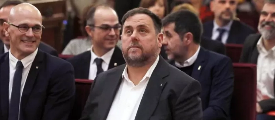 Oriol Junqueras y varios de los exconsellers de la Generalitat, en el banquillo de los acusados, durante el juicio al 'procés' celebrado en el Supremo