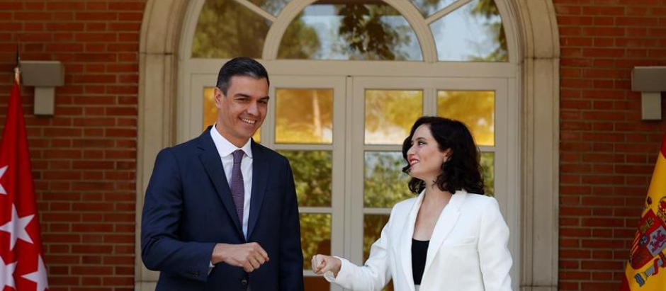 El presidente del Gobierno, Pedro Sánchez recibe a la presidenta de la Comunidad de Madrid, Isabel Díaz Ayuso