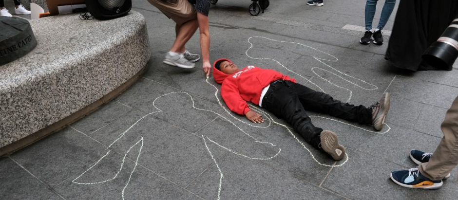 Jóvenes protestan contra las armas de fuego en una manifestación en Philadelphia.