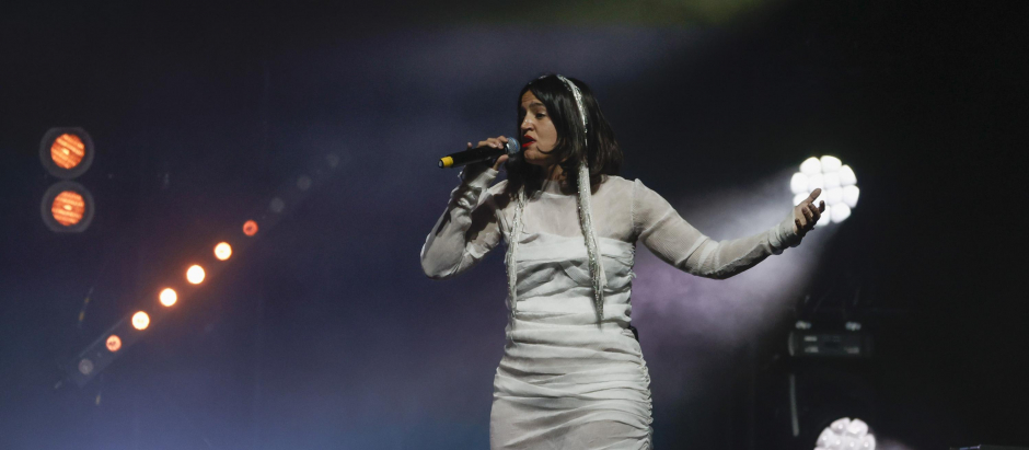La cantante María Arnal durante su actuación en los Premios MIN