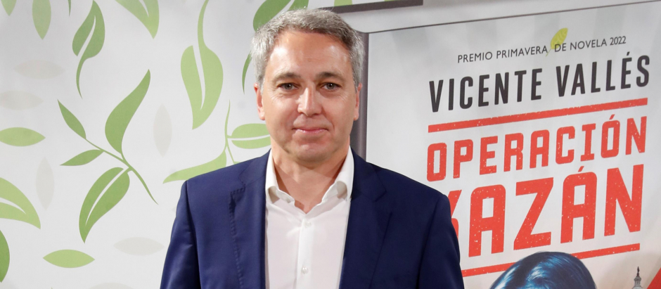 Journalist Vicente Valles at the photocall for the premiere of the book Operación Kazan in Madrid on Thursday, April 28, 2022.