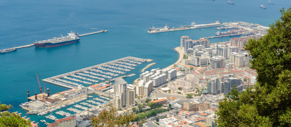 Gibraltar renuncia al rascacielos y reduce el tamaño del puerto deportivo que había previsto en la cara este del Peñón