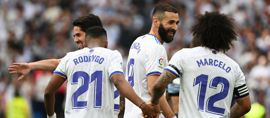 Benzema celebra su gol con Rodrygo y Marcelo