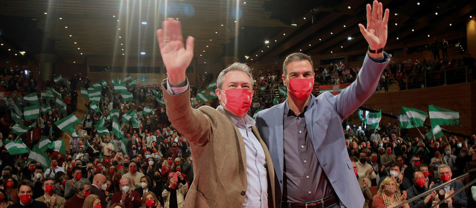 Pedro Sánchez, en un acto del PSOE, con Juan Espadas