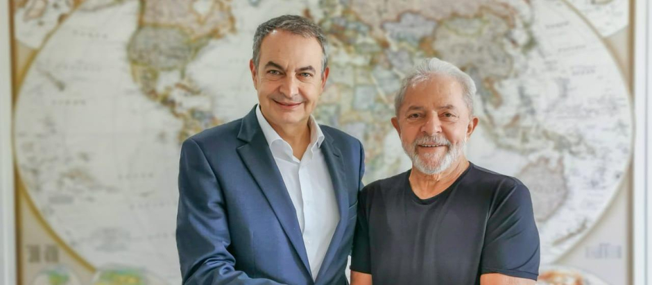 El expresidente brasileño y candidato a la reelección Luis Ignacio Lula da Silva junto al expresidente Zapatero