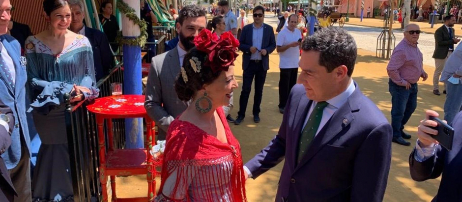 Juanma Moreno y Macarena Olona se saludan en el real de la Feria de Sevilla, este jueves
