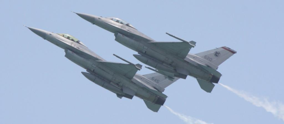 Aviones de combate taiwaneses F-16 despegan en respuesta a la invasión de su espacio aéreo