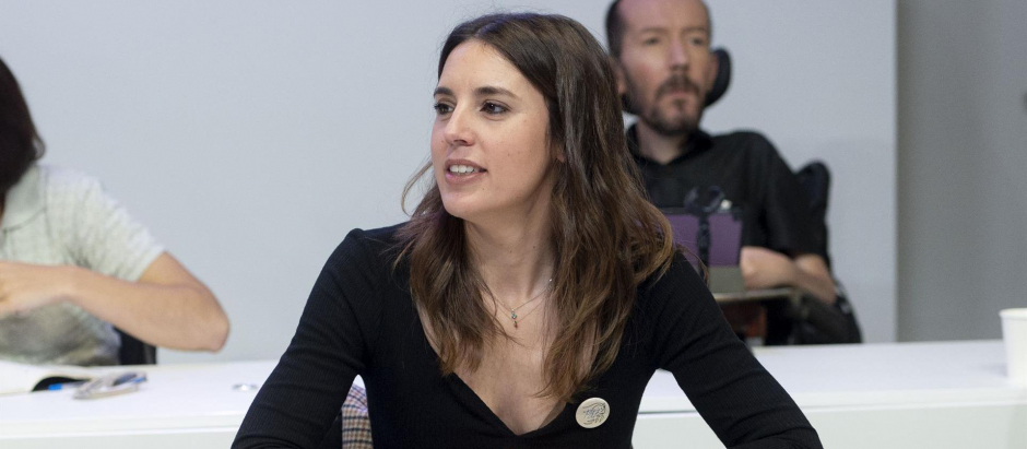 El juez suspende la declaración de una extrabajadora de Podemos acusada de haber cuidado a los hijos de Montero