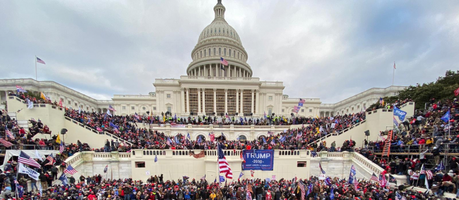 Miles de manifestantes toman el Capitolio de Estados Unidos