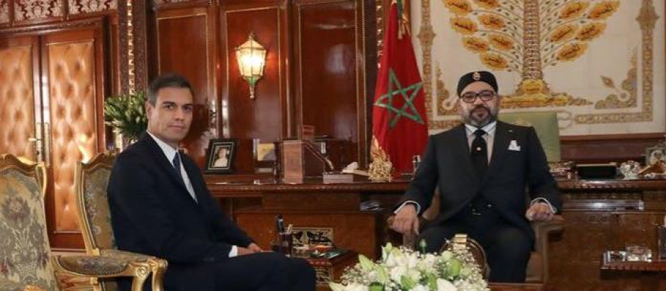 Pedro Sánchez y Mohamed VI, durante la visita del primero a Rabat