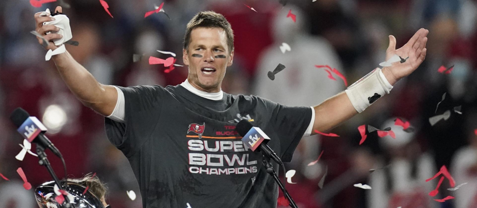 Tom Brady celebrando la Super Bowl ganada con los Tampa Bay Buccaneers en 2021