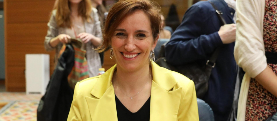 La portavoz de Más Madrid en la Asamblea de Madrid, Mónica García, posa en una sesión plenaria en la Asamblea de Madrid
