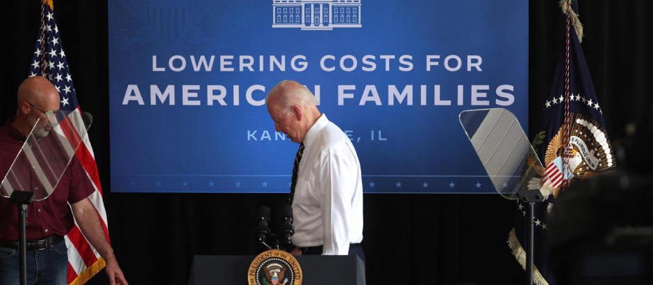 El presidente Joe Biden después de un discurso en una granja en Illinios