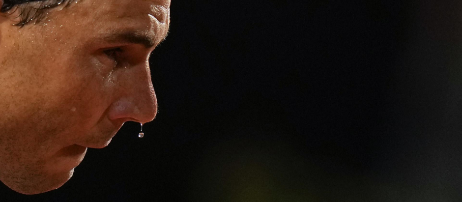 Rafa Nadal suda en un momento del partido contra Denis Shapovalov, en el Abierto de Roma, el 12 de mayo