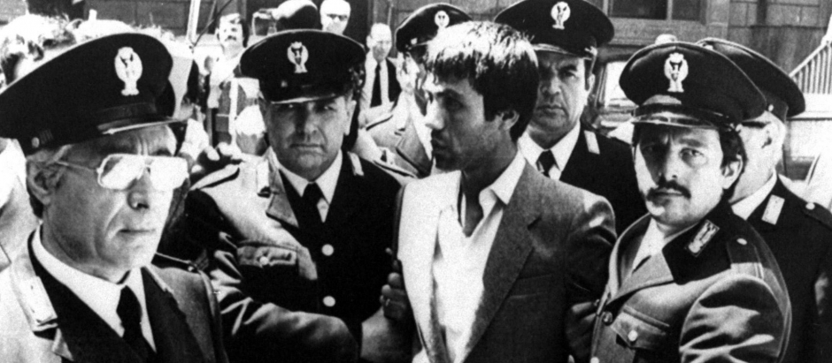Ali Agca detenido en Roma tras atentar contra Juan Pablo II en 1981