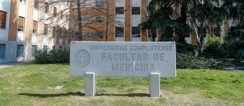 Fachada de la Facultad de Medicina de la Universidad Complutense de Madrid