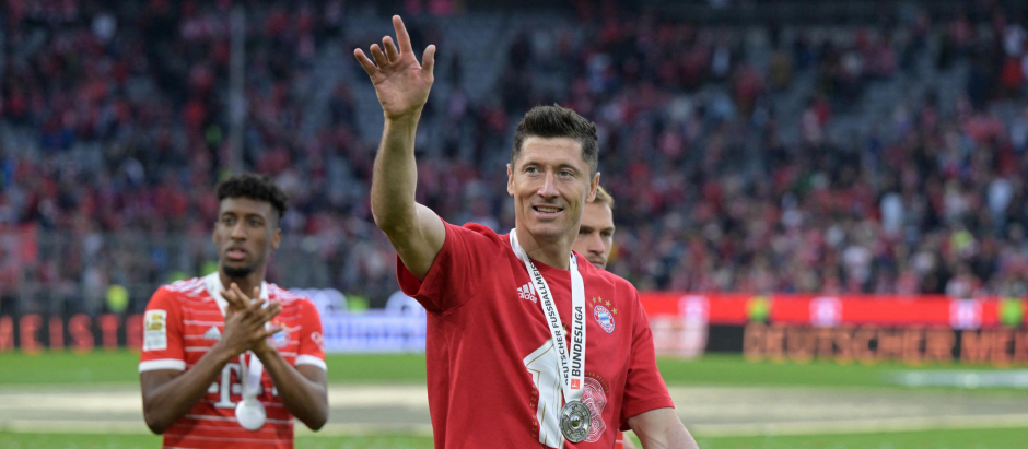El delantero del Bayern celebra el título de liga con el Bayerna