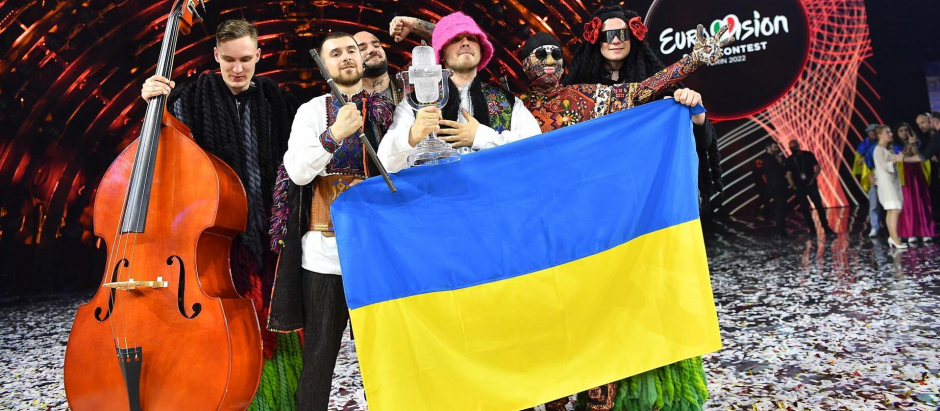 La Orquesta Kalush de Ucrania celebra su victoria en el Festival de la Canción de Eurovisión en Turín