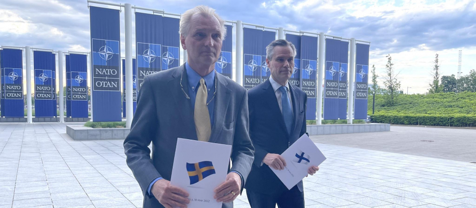 Embajadores Suecia y Finlandia en la sede de Bruselas de la OTAN